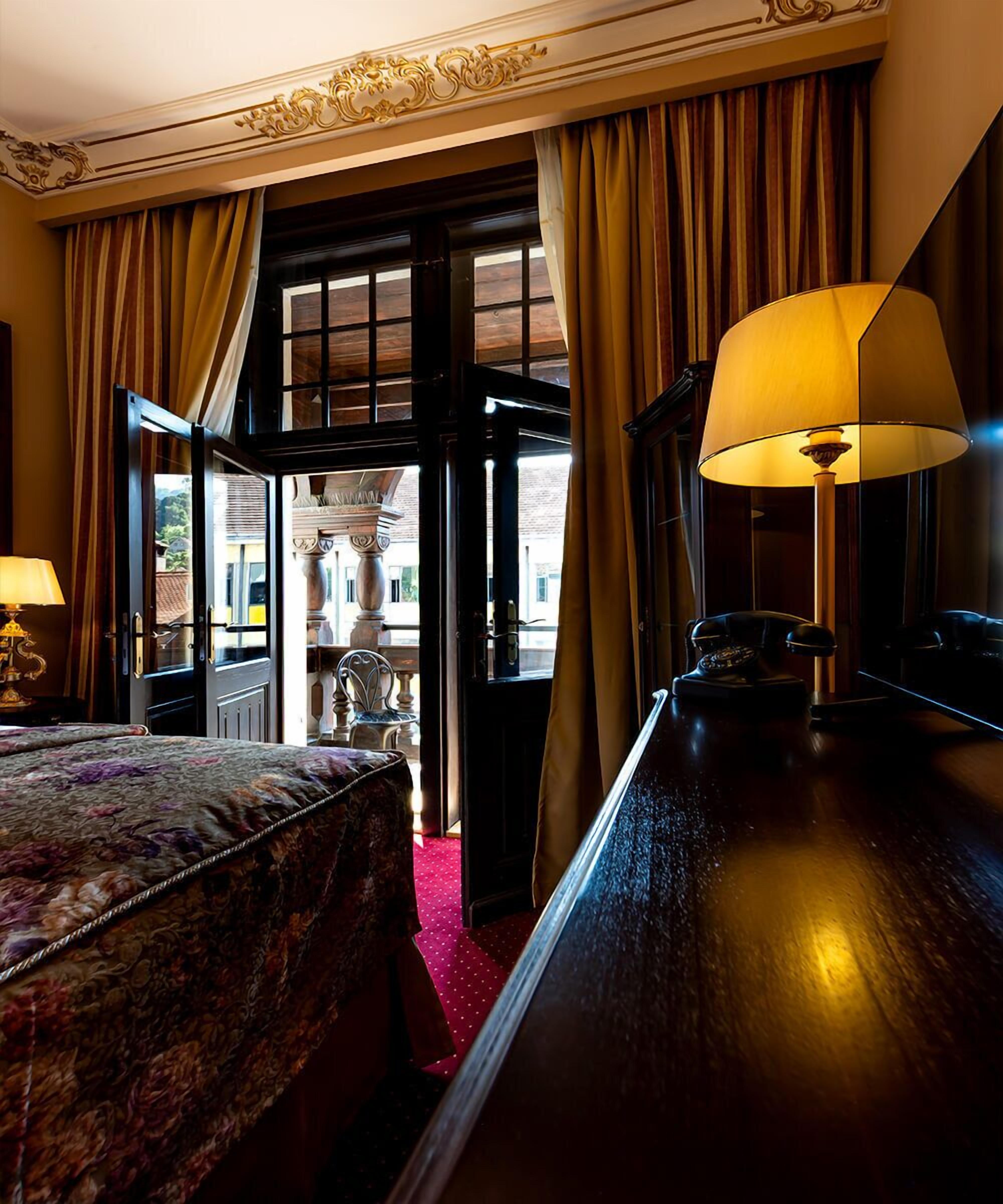 Camera doppia, balcone | Una scrivania, postazione laptop, Wi-Fi gratuito