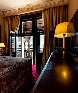 Balcony Double Room | Desk, laptop workspace, free WiFi