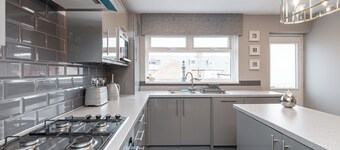 Beautiful 4 bed apartment in Whitley Bay- walking distance to the sea front