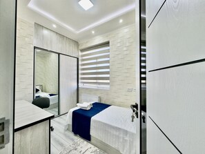 2 makuuhuonetta, työpöytä, silitysrauta/-lauta, ilmainen Wi-Fi