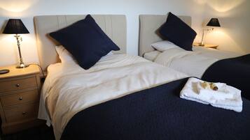 2 quartos, ferros/tábuas de passar roupa, Wi-Fi, roupa de cama