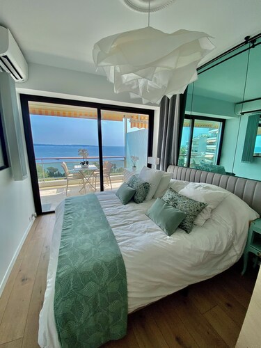 SEAFRONT PANORAMIC VIEW IN SUPER CANNES LUXURY DESIGN SWIMMING POOL TENNIS