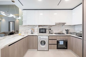 冷蔵庫、電子レンジ、コンロ、トースター