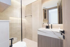 Shower, hair dryer, towels