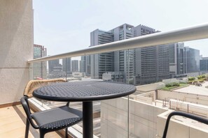 Outdoor dining - StayShort - Sleeps 3 in Downtown Dubai, near the Opera House (Downtown)