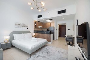 Iron/ironing board, WiFi, bed sheets - StayShort - Sleeps 3 in Downtown Dubai, near the Opera House (Downtown)