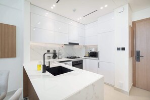 Fridge, microwave, oven, stovetop