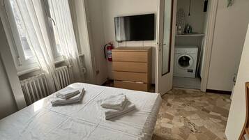 Studio, 1 Double Bed | Iron/ironing board, free WiFi, bed sheets
