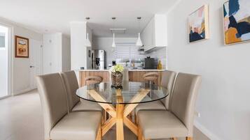 Condo, 2 Bedrooms, Accessible, Patio | Dining room