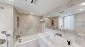Hair dryer, towels, toilet paper - Eastern Hub - Cozy Family Apartment with AC/Heating/WIFI, Fully Equipment (Shanghai)