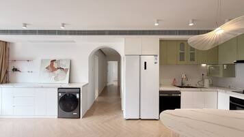 Micro-ondes, four, plaque de cuisson, lave-vaisselle