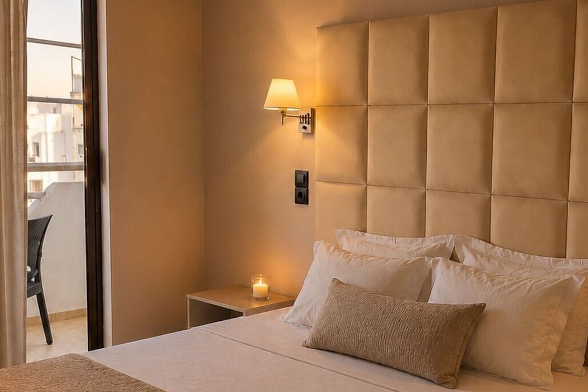 Double or Twin Room, Balcony, Courtyard View | In-room safe, blackout drapes, WiFi (free)