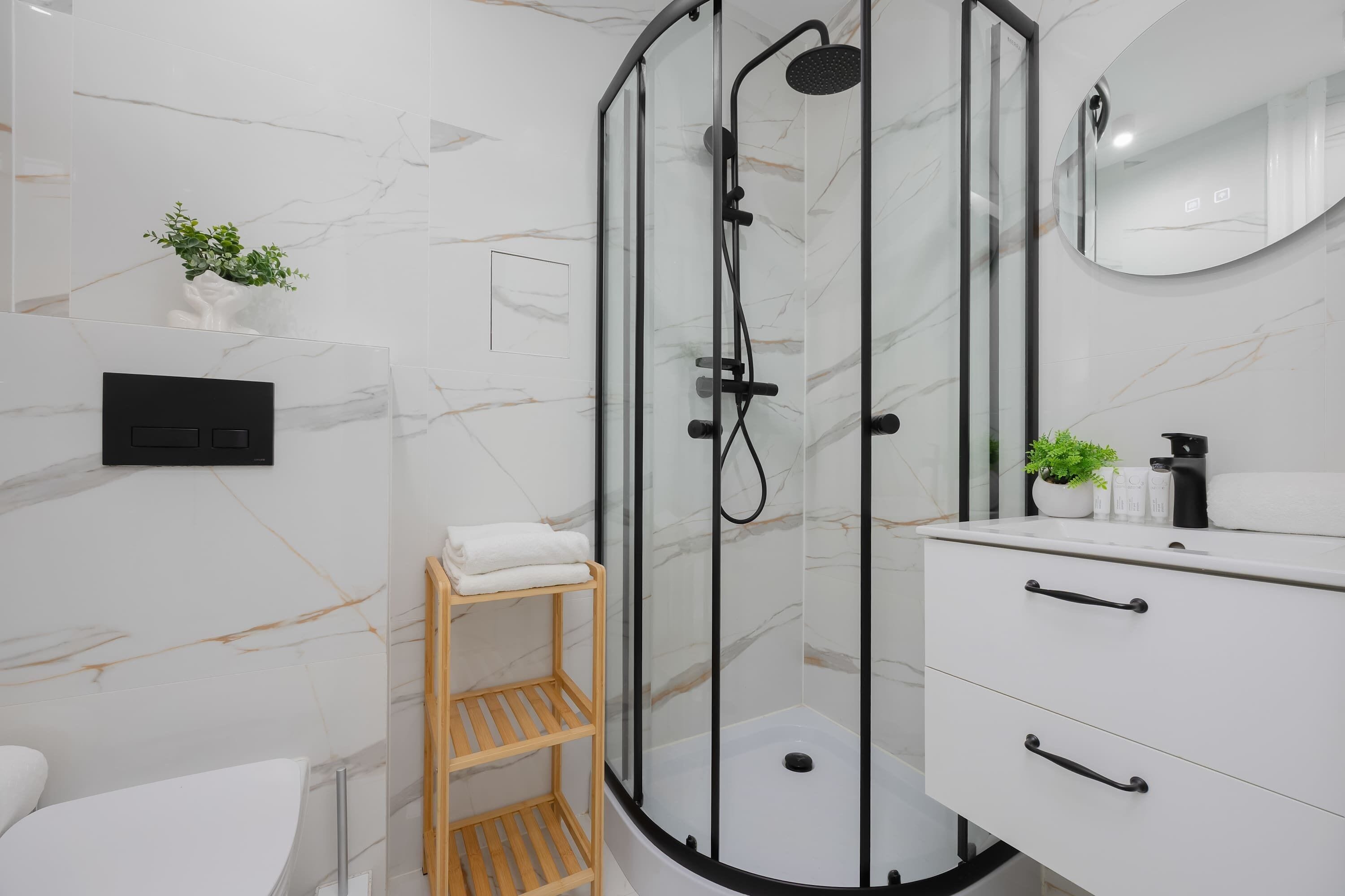Shower, hair dryer, towels, shampoo