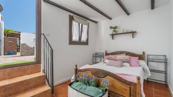 2 makuuhuonetta, silitysrauta/-lauta, Wi-Fi, vuodevaatteet