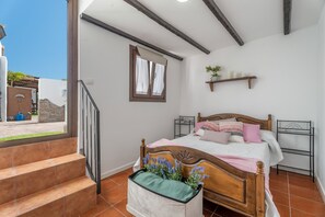 2 dormitorios, tabla de planchar con plancha, wifi y ropa de cama