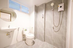 Dusj, håndklær, såpe og sjampo