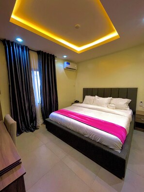 Double Room | Desk, laptop workspace, free WiFi, bed sheets - Debayview Hotel (Asaba)