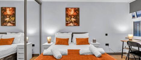 2 عدّة غرف نوم ومكتب ومكواة/لوح كي وسرير سفر