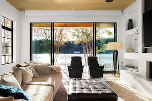 Smart TV, fireplace, books, offices