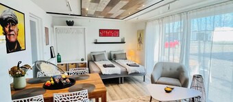 Sleep&Rest
2min motorvej 12 min til færge
Gratis parkering kaffe/the