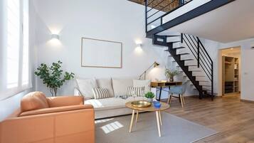 Apartment (3 Bedrooms) | Living room