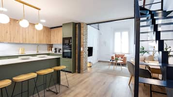 Apartment (1 Bedroom) | Private kitchen | Full-size fridge, microwave, oven, stovetop