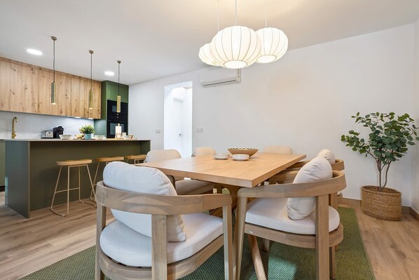 Appartement (3 Bedrooms) | Dineren op de kamer