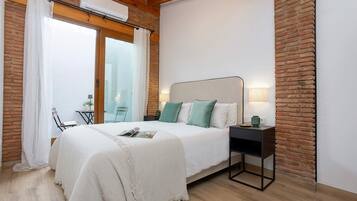 Apartment (3 Bedrooms) | 1 bedroom, iron/ironing board, free cots/infant beds, free WiFi