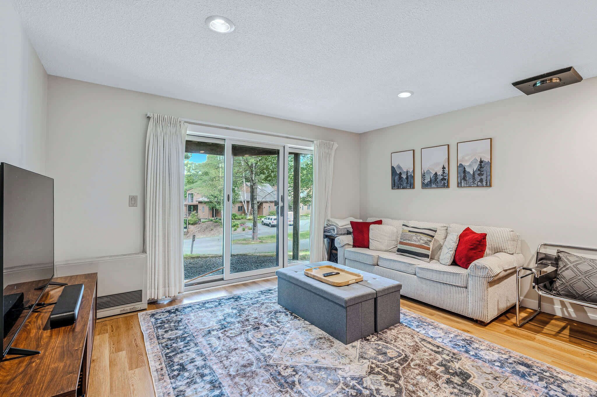 Condo With Fireplace & Pool, Deere Run - Quechee, VT