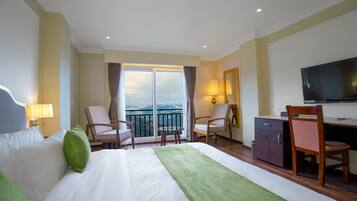 Deluxe Room with Mountain View | In-room safe, desk, blackout curtains, free WiFi