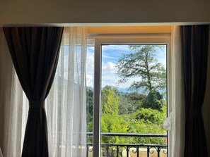 Deluxe Room, Garden View | Garden view