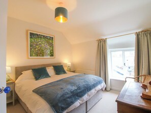 3 bedrooms, individually decorated, individually furnished, free WiFi - 41 High Street (Bishops Castle)