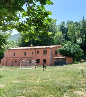 Sport court - Holiday Home 'Masiacanfelix' with Wi-Fi (Barcelona)