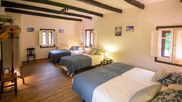 6 bedrooms, iron/ironing board, WiFi, bed sheets