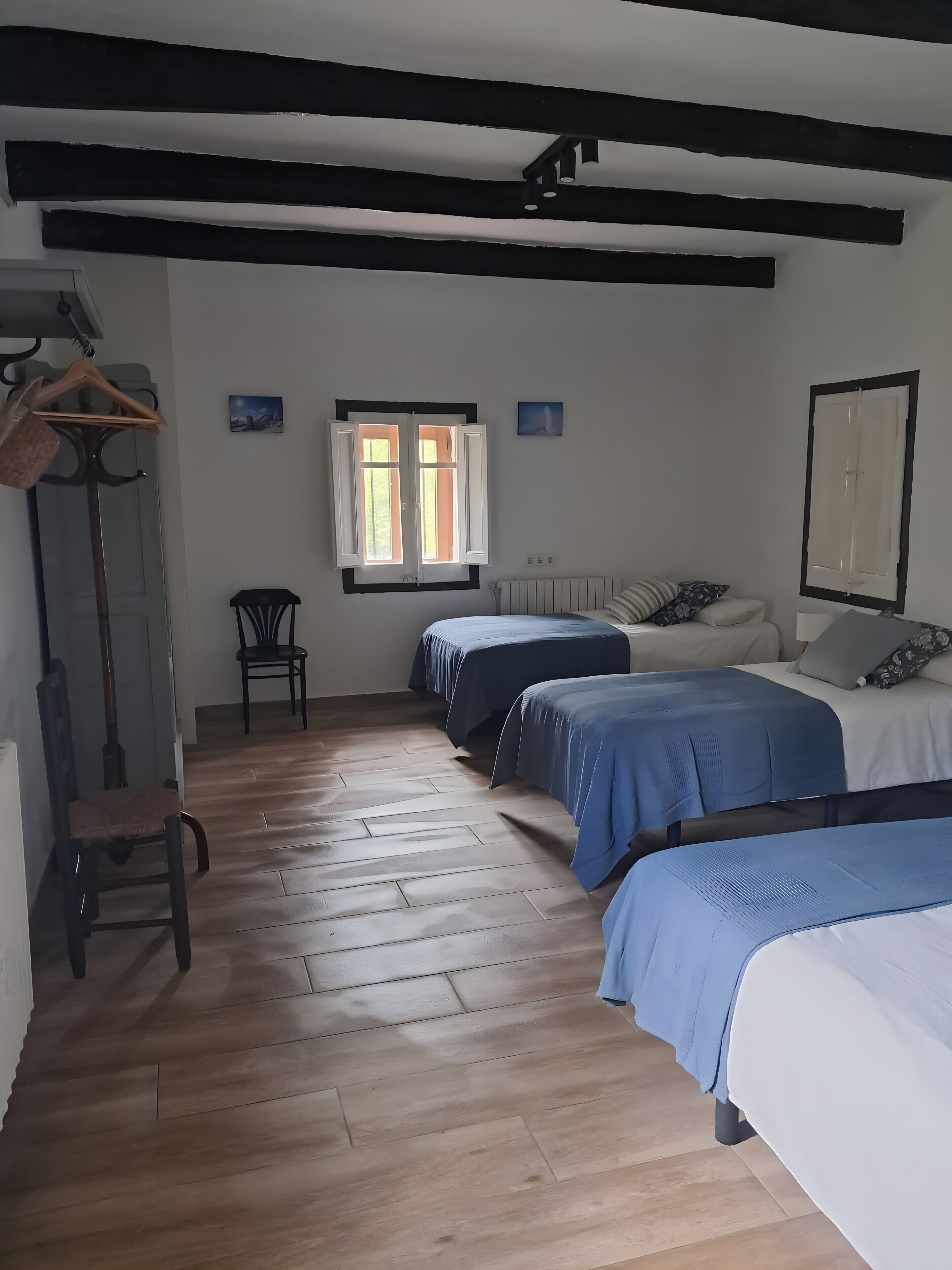 6 chambres, fer et planche à repasser, Wi-Fi, draps fournis