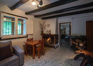 TV, fireplace, ping pong - Holiday Home 'Masiacanfelix' with Wi-Fi (Barcelona)