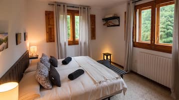 6 slaapkamers, een strijkplank/strijkijzer, wifi, beddengoed