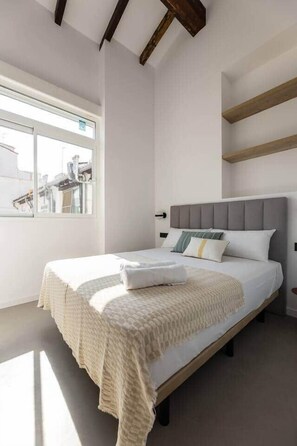 3 soverom, strykejern/-brett, wi-fi og sengetøy