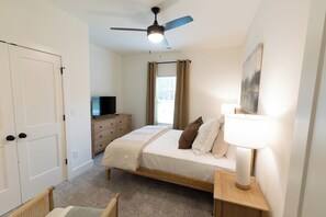 3 habitaciones, tabla de planchar con plancha, wifi y ropa de cama