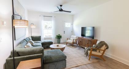 Upscale Lodge Sleeps 9 Dog Friendly Near CU