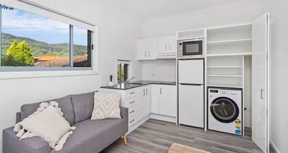 Palm Drift | Bright Studio Near Woonona Beach