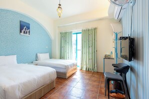Comfort Twin Room, Balcony, Mountain View | Desk, blackout drapes, free WiFi - Rainbow BnB (Hualien City)