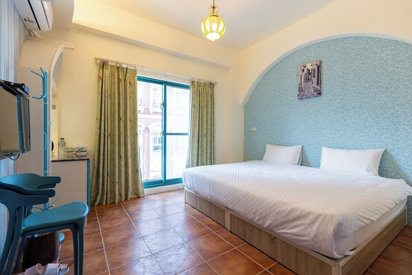 舒適雙人房, 陽台, 部分海景 | 書桌、遮光布/窗簾、免費無線上網