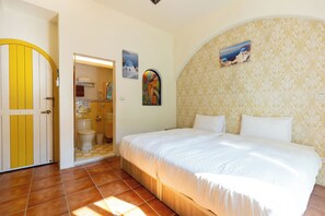 Comfort Double Room, Balcony, Partial Sea View | Desk, blackout drapes, free WiFi - Rainbow BnB (Hualien City)