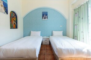 舒適雙床房, 陽台, 山景 | 書桌、遮光布/窗簾、免費無線上網