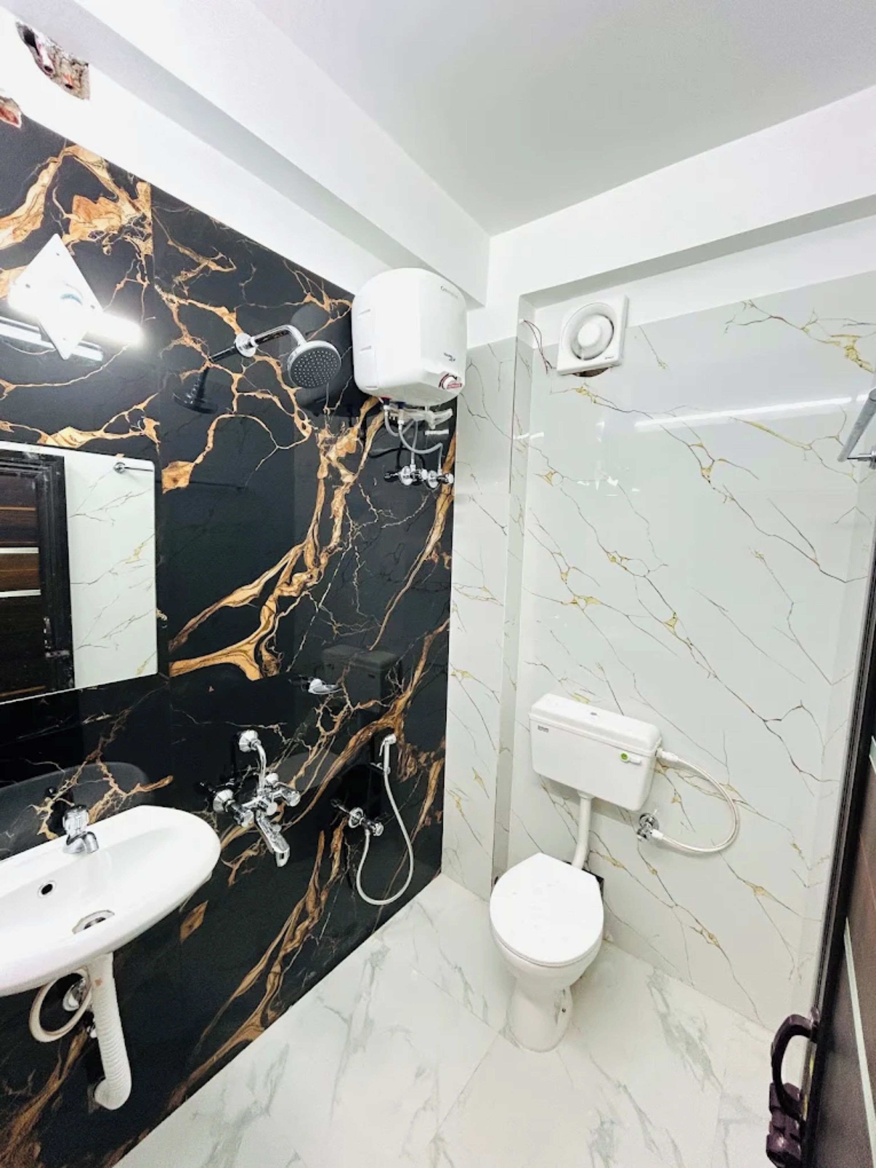 Regadera, regadera tipo lluvia, amenidades de baño gratuitas, pantuflas 