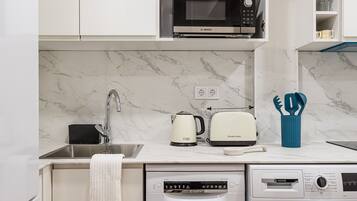 Refrigerador, microondas, horno y lavavajillas