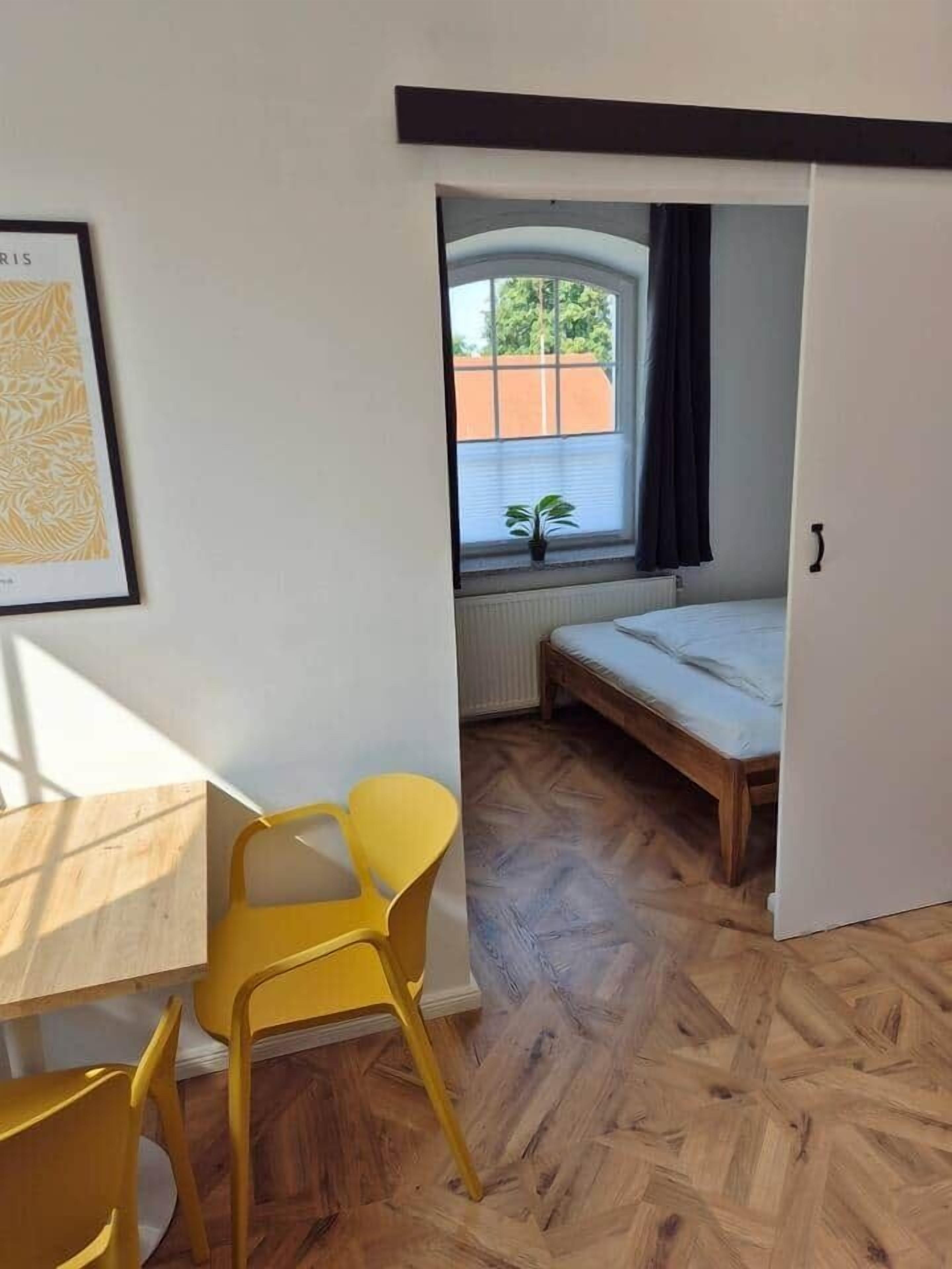 1 dormitori, planxa i posts de planxar, wifi gratuïta i roba de llit 