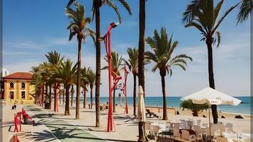 Una spiaggia nelle vicinanze