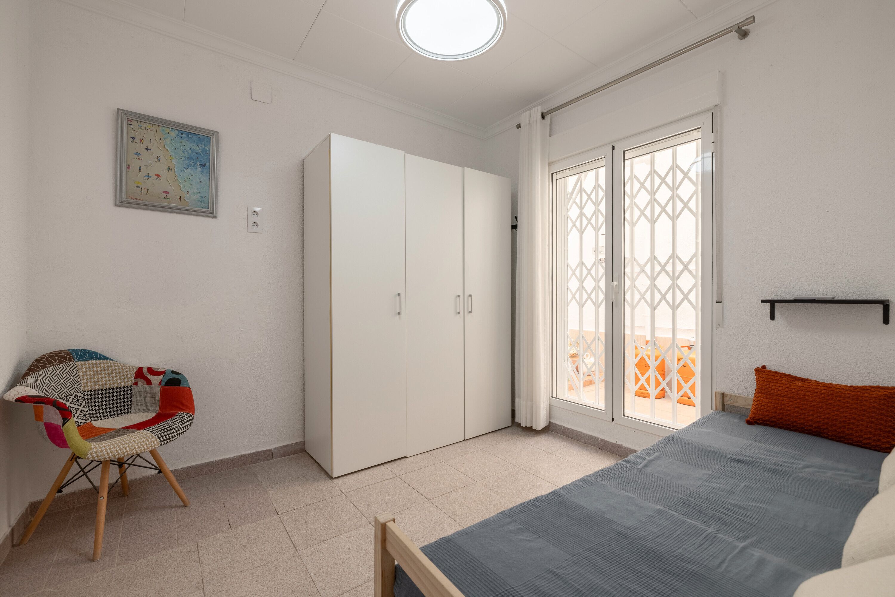 2 dormitorios, escritorio, tabla de planchar con plancha y wifi